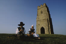 Picnic with 14th century apparitions